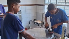 Estudantes de Ilhéus constroem fogão de baixo custo usando antenas parabólicas 