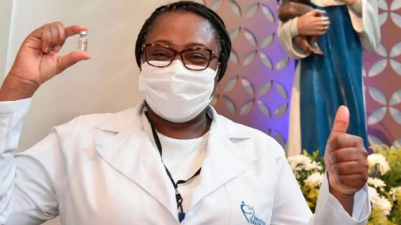 Primeira vacinada na Bahia pega Covid-19 antes de tomar a 2ª dose; entenda como é possível