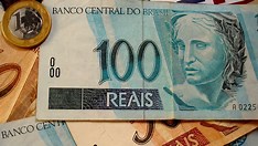 4 em cada 10 brasileiros planejam usar o 13º para negociar dívidas