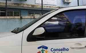 Criança atira contra o próprio pai para defender mãe em briga