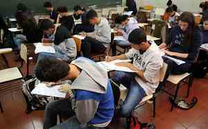 Lula sanciona novo ensino médio com veto a mudança no Enem