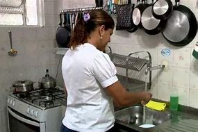 IBGE: Número de trabalhadoras domésticas caiu em dez anos