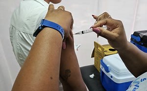 Bahia recebe mais uma remessa de vacina XBB, novo imunizante contra Covid-19