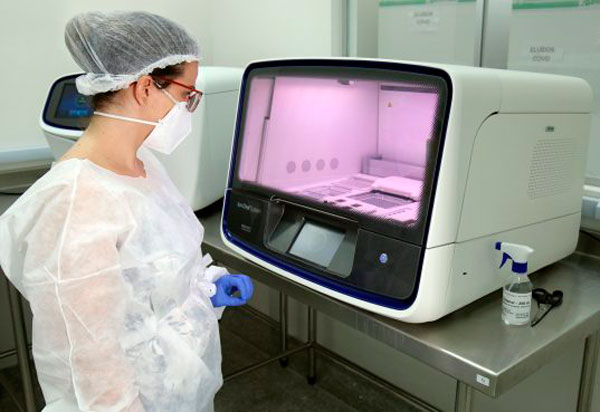 'Quem tem só uma dose tem que ter toda a cautela', alerta secretária da saúde sobre a variante Delta do coronavírus