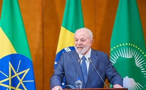 Lula diz que ministro tem que botar a mão no bolso e tirar dinheiro para combater a fome 