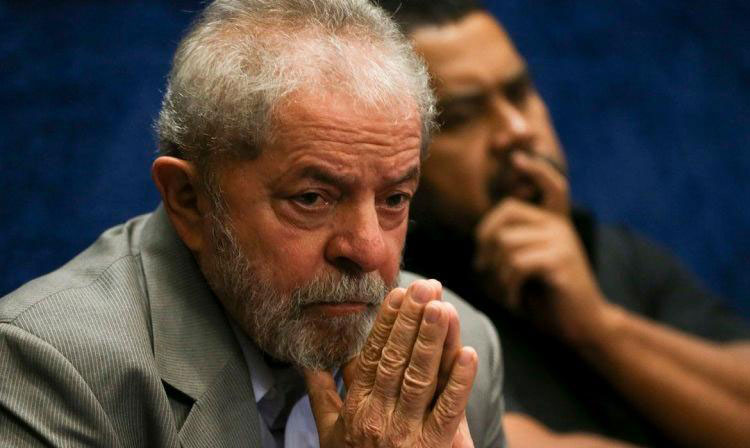 Metade dos brasileiros diz que Lula não deve se candidatar à Presidência, diz pesquisa