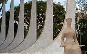 Cristiano Zanin obriga governo a fornecer remédio mais caro do mundo a criança