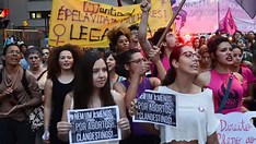 Leis municipais e estaduais dificultam acesso ao aborto legal