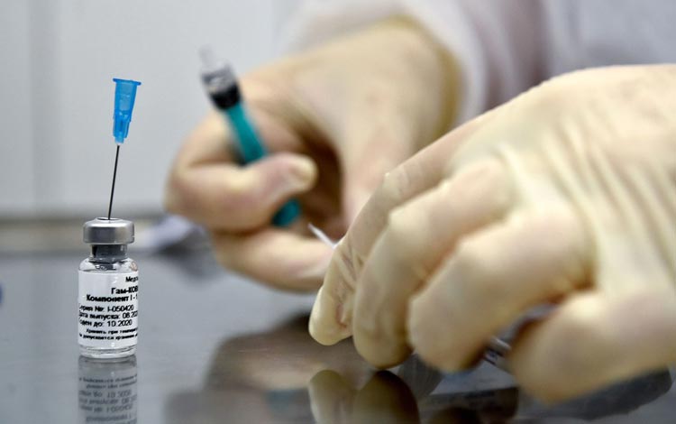 Rússia começa a vacinar a população com a Sputnik V 