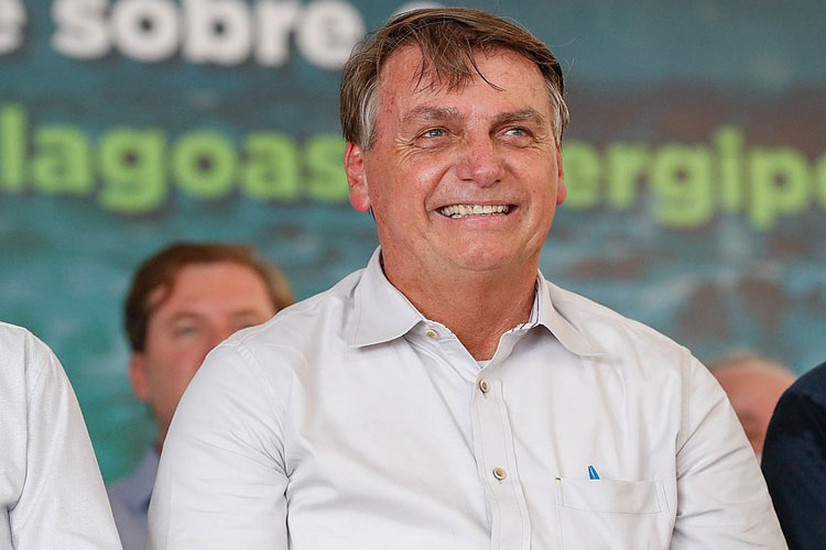 Jair Bolsonaro ao criticar isolamento: 'Para a mídia, o vírus sou eu'