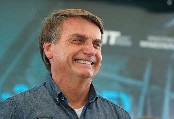 Covid-19: Primeiras doses de Vacina da Pfizer chegam em abril ao Brasil, confirma Bolsonaro