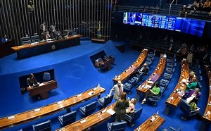Senado aprova PEC que criminaliza porte de qualquer quantidade de droga; que segue para a Câmara