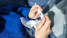 Entenda a diferença dos sintomas de dengue e de covid-19