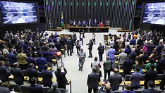 Comissão da Câmara adia votação de relatório contra casamento de pessoas do mesmo sexo