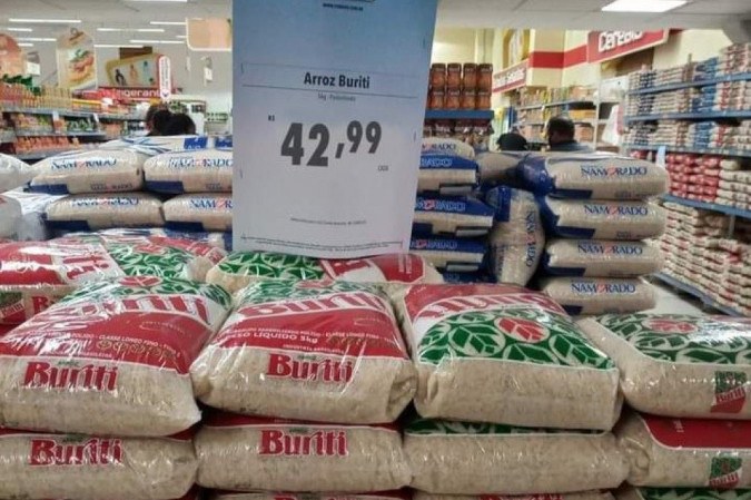 Após disparada do preço, governo zera imposto para importação de arroz
