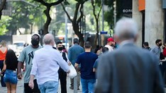 Expectativa de vida sobe no Brasil, mas segue abaixo do patamar pré-pandemia