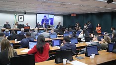 Comissão aprova PEC que autoriza igrejas a pagar menos impostos