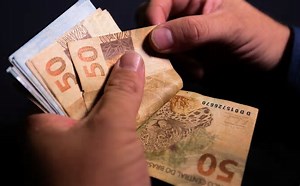 Salário médio dos baianos era sexto menor do Brasil em 2022, aponta IBGE