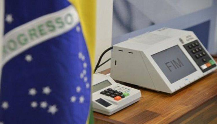 TSE quer trocar urna eletrônica por voto no celular  