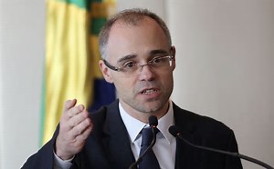 Ministro André Mendonça mantém saidinha para preso que ganhou benefício antes de lei