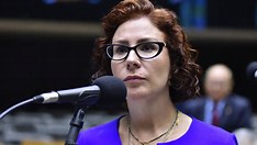 TSE multa Carla Zambelli em R$ 30 mil por fake contra Lula na eleição 