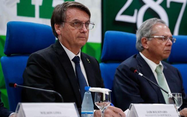 AUXÍLIO DE R$ 300  Auxílio emergencial pode ir até 2021 se Renda Brasil não sair antes 