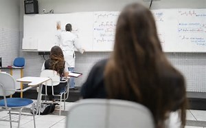 Alunos do Ensino Médio podem receber bolsa a partir de março